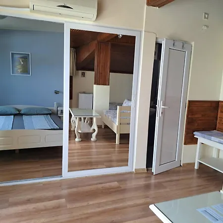 Zelenika ゲストハウス 2*