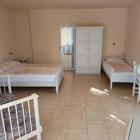 Zelenika ゲストハウス 2*