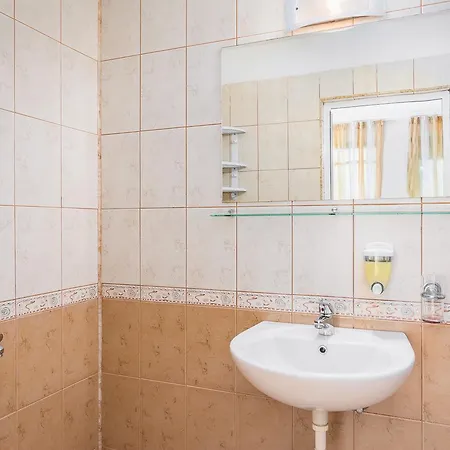 Zelenika ゲストハウス 2*