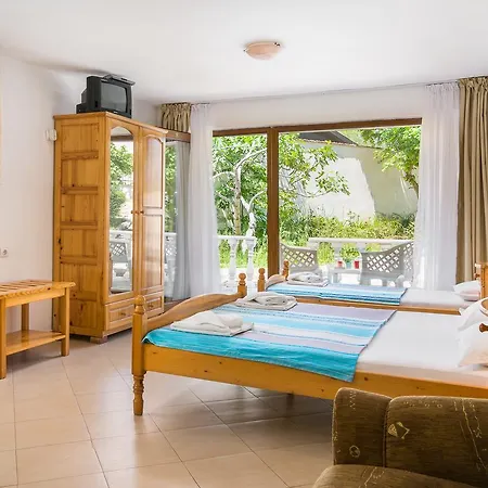 Zelenika ゲストハウス 2*